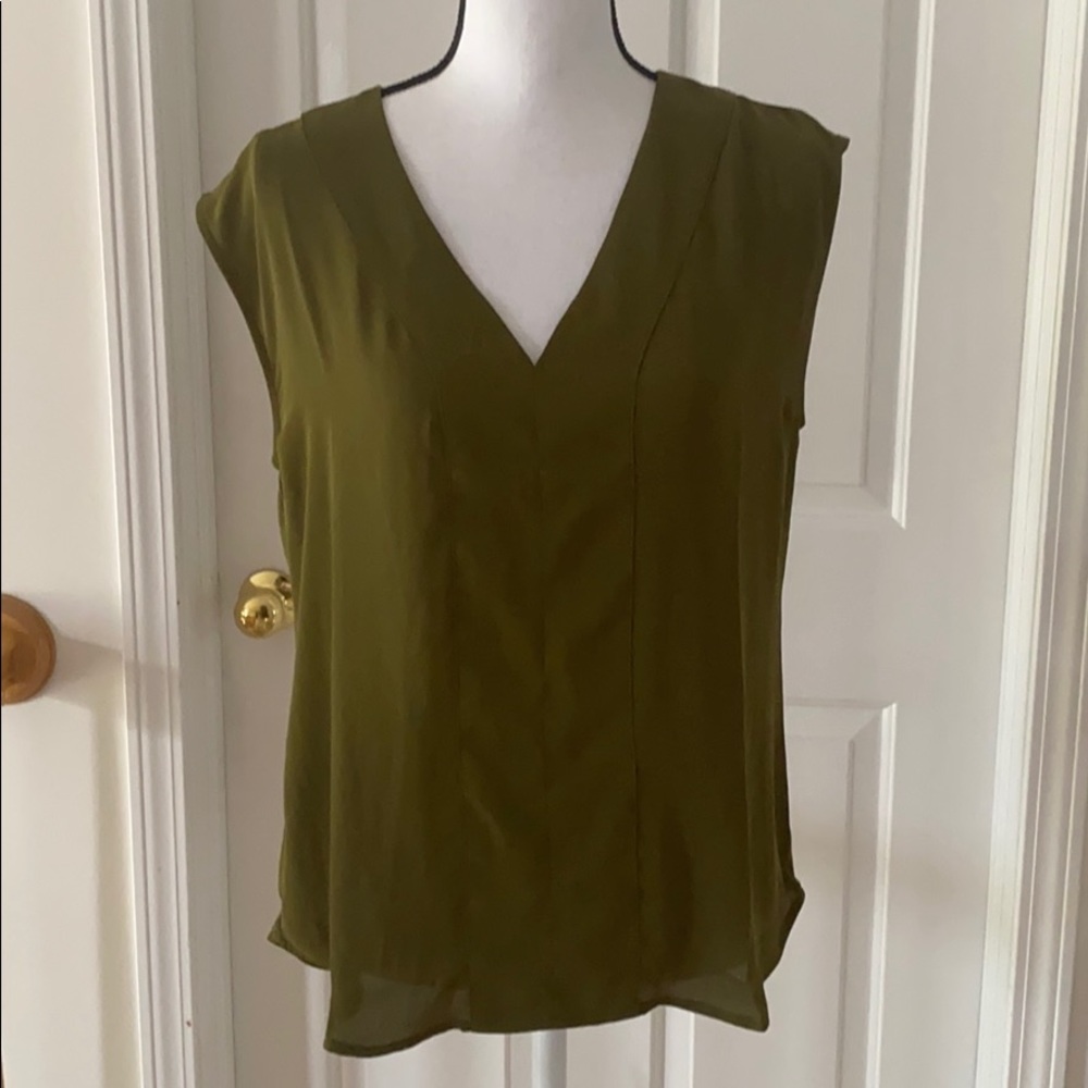 06:04 - JCrew Sleeveless V-Neck Blouse